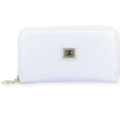 Carteira branca de pele com fecho de correr metálico e placa metálica com o texto Cavalinho