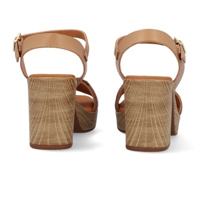 Sandálias de salto bloco castanho claro com tiras e fivela