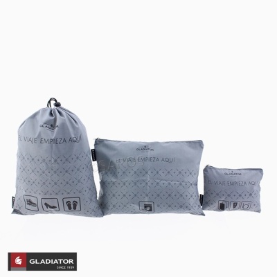Conjunto de 3 sacos organizadores cinza para viagem com textos e ícones de uso