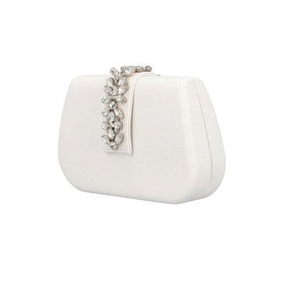 Mala de mão branca com decoração prateada