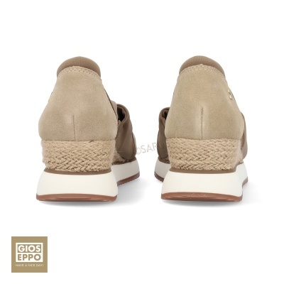 Sapatilhas castanhas/bege com sola branca e salto revestido de corda