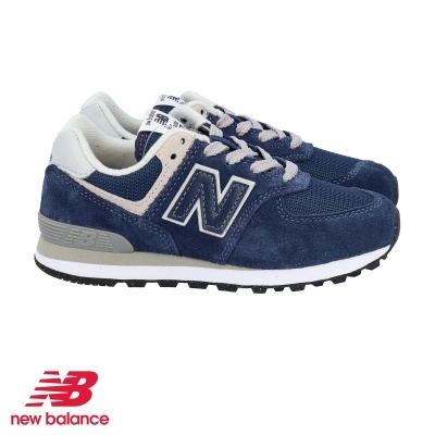 Ténis New Balance azul escuro com logo 'N' e sola branca e preta