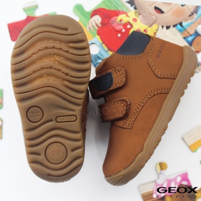 Sapatos infantis Geox castanhos com sola de borracha e velcro