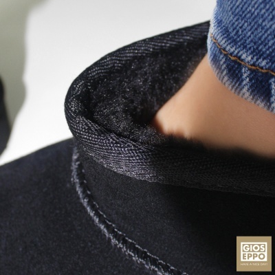 Tornozelo com calça de ganga azul e sapato preto GIOS EPPO