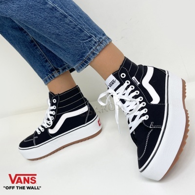 ténis Vans altos pretos com riscas brancas e sola grossa branca