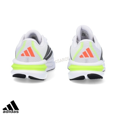 Par de sapatilhas desportivas Adidas brancas com detalhes em verde fluorescente e logótipo laranja