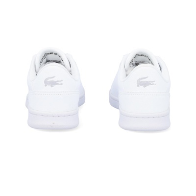 Sapatilhas brancas Lacoste vistas de trás com logo de crocodilo