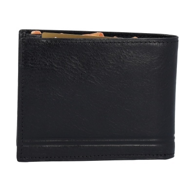 Carteira preta de pele com dinheiro e cartões visíveis