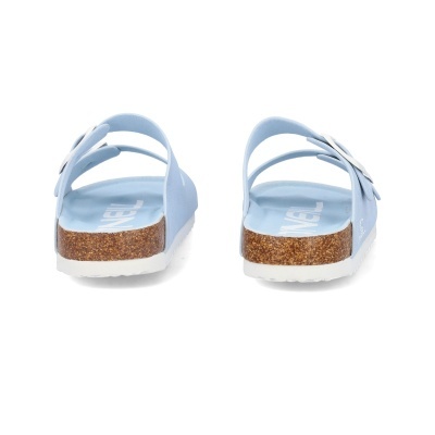 Sandálias azuis claras com tiras ajustáveis e sola de cortiça