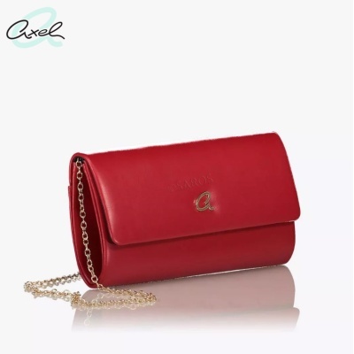 Mala de mão vermelha em pele com corrente dourada