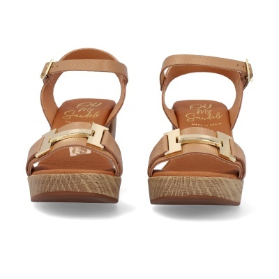 Sandálias castanhas de pele com fivela dourada e sola de cortiça