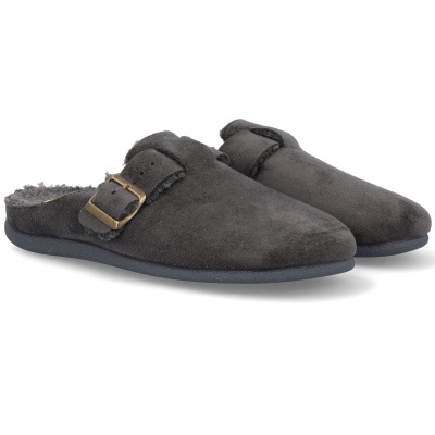 Chinelos de casa cinza escuro com fivela metálica dourada e forro felpudo