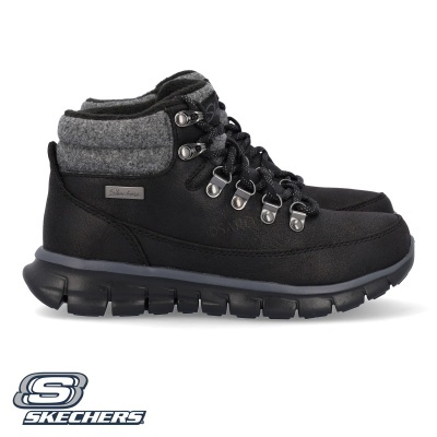 Bota de caminhada preta e cinzenta Skechers em fundo branco