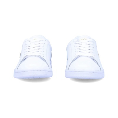 Sapatilhas brancas de couro com atacadores e logótipo dourado