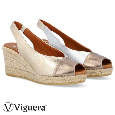 Sandálias de cunha em pele metalizada bege e prateado com sola de corda