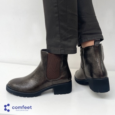 Botas de senhora em pele castanha metálica com elástico castanho