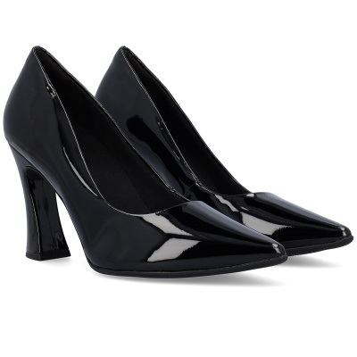 Sapatos de salto alto pretos verniz com salto grosso e bico fino