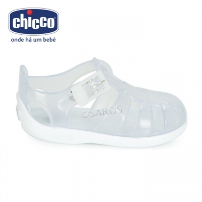 Sandália infantil Chicco transparente com sola branca e fecho de fivela