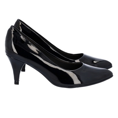 Sapatos de salto médio pretos em verniz com bico achatado