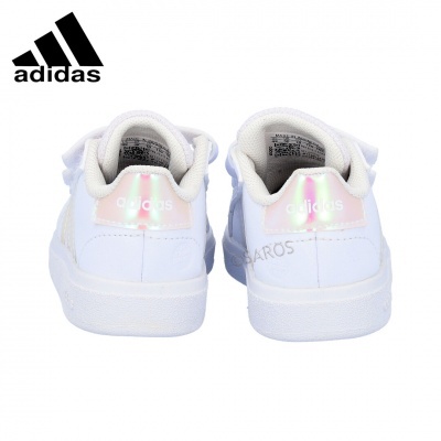 Sapatilhas brancas para crianças Adidas com detalhe iridescente rosa no calcanhar