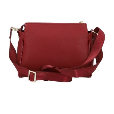Mala de ombro vermelha com alça larga e fivela dourada