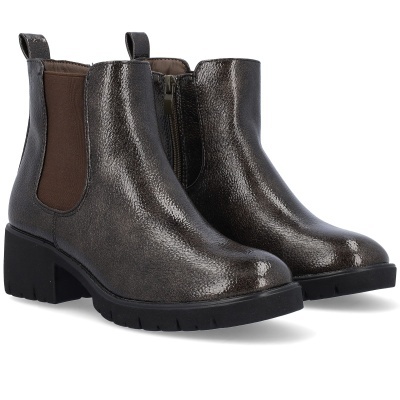 Botas de couro metalizado cinza escuro com sola preta e elástico castanho