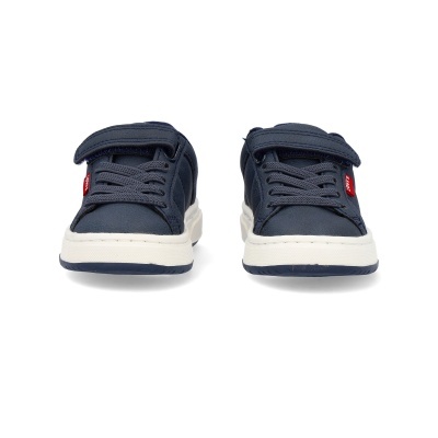 Sapatilhas azuis escuras com sola branca e fecho de velcro