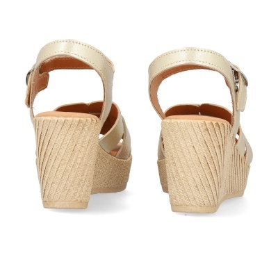 Sandálias de cunha douradas com tiras e sola bege texturizada