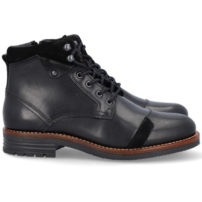 Botas de couro pretas com detalhes em camurça e sola preta