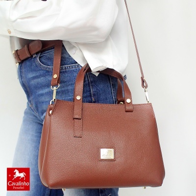 Bolsa castanha de senhora em pele sintética com tiracolo ajustável