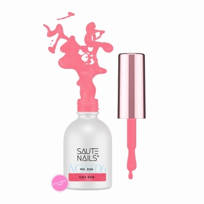 Esmalte de unhas rosa com pincel e frasco branco e tampa rosa metalizada