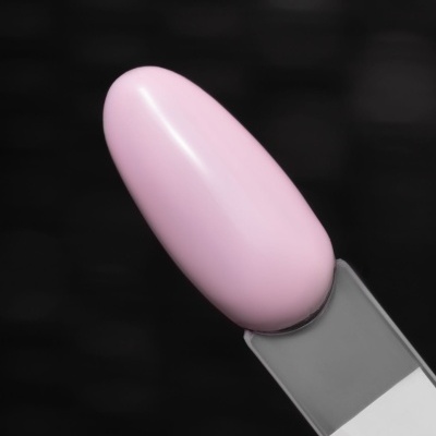 Amostra de verniz ou gel de unha rosa claro numa paleta