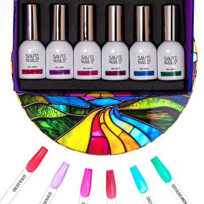 Conjunto de seis vernizes de unhas SAUTE NAILS em caixa roxa com amostras de cor.
