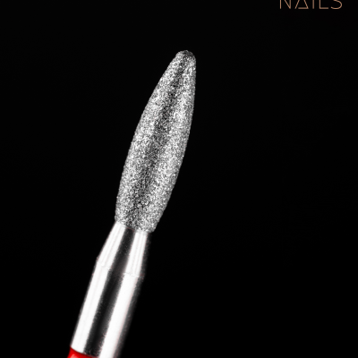 Broca para manicure metálica com ponta longa e anel vermelho