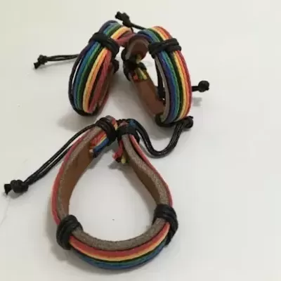 Pulseira com as Cores da Bandeira LGBT+: Mostra o teu Orgulho!