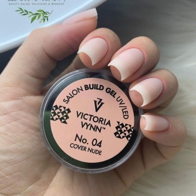 Frasco de gel para unhas Victoria Vynn No. 04 Cover Nude com unhas nude fosco
