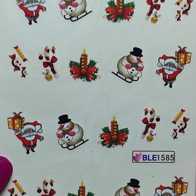 Autocolantes natalícios com desenhos de Pai Natal, boneco de neve, vela e bastão de doces num fundo branco.