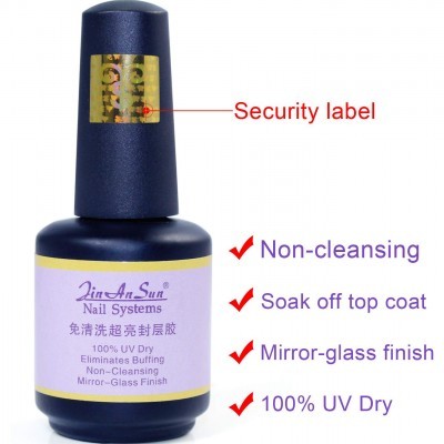 frasco de verniz de unhas azul escuro com rótulo lilás e etiqueta de segurança