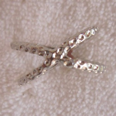 Anel Prateado Cruzado Picotado