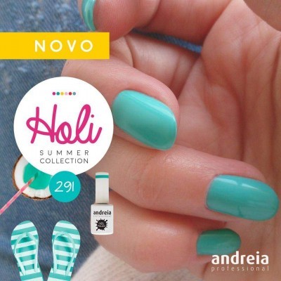 Unhas pintadas com esmalte azul turquesa da coleção Holi Summer da Andreia