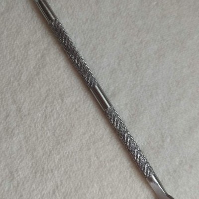 Empurra cutículas em metal