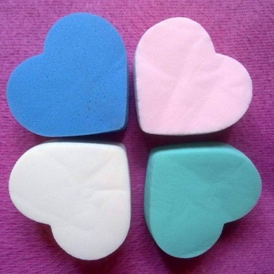 Esponja para maquilhagem em forma de coração