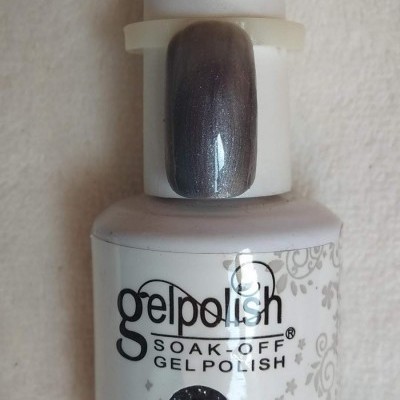 Verniz gel soak-off cinza escuro metálico da gelpolish em frasco branco com amostra e número 1368.