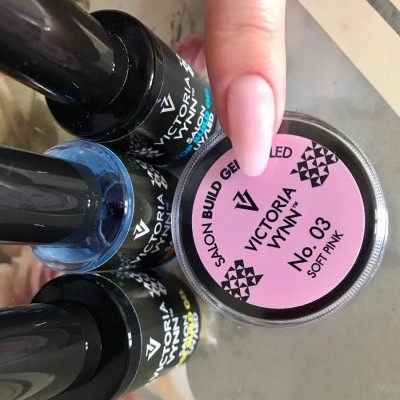 Produtos de manicure Victoria Vynn com vernizes gel e gel para construção Soft Pink, rótulo rosa