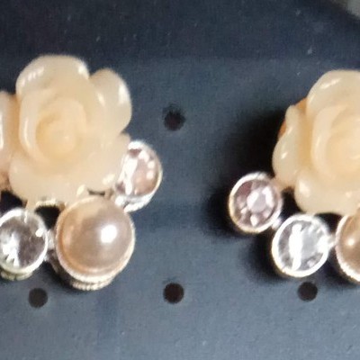 Brincos Rosa, Brilhantes e Pérolas