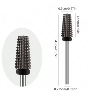 Fresa metálica pequena com medidas em cm e polegadas sobre fundo branco