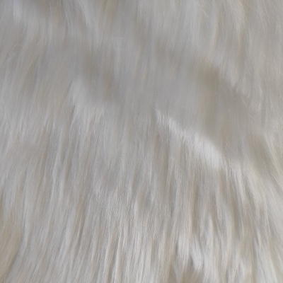 Tapete Pêlo Branco em Forma de Coração