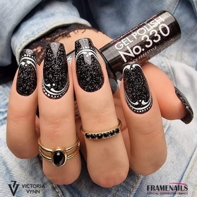 Victoria Vynn Verniz Gel Nº 330 - Black Freestyle - 8 ml
