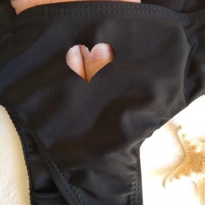 Cueca de Bikini Preta com Coração