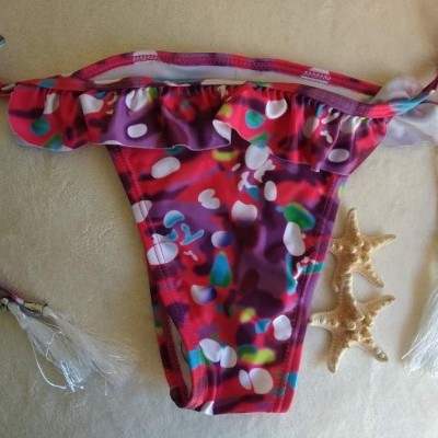 Cueca de Bikini Com Bolinhas e Folhos